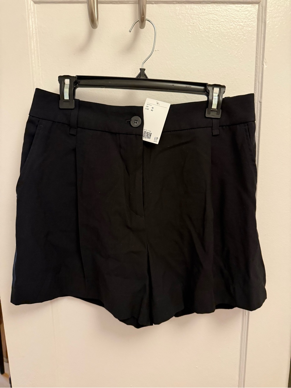 H&M Black High-Waist Tailored Shorts